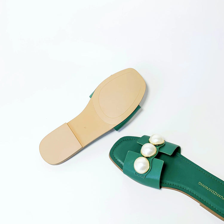 2021 New Wholesale Womens Shoes Summer Pearl Beach slippers European and American H-button Flat Bottomed Open Toe Sandals